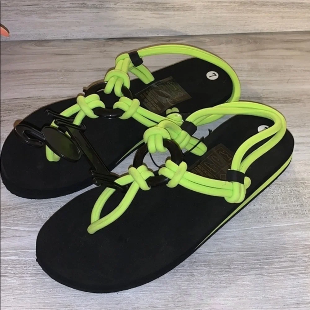 UO foam thong sandals